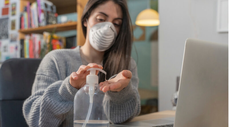 Unions urge the government to reconsider end of the mask mandate